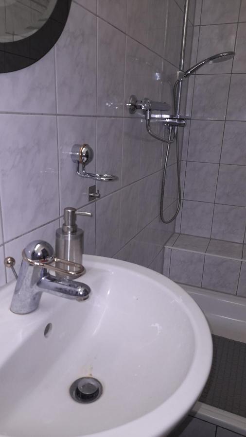 Schone 2Raumwohnung In Perfekter Lage Monchengladbach Luaran gambar
