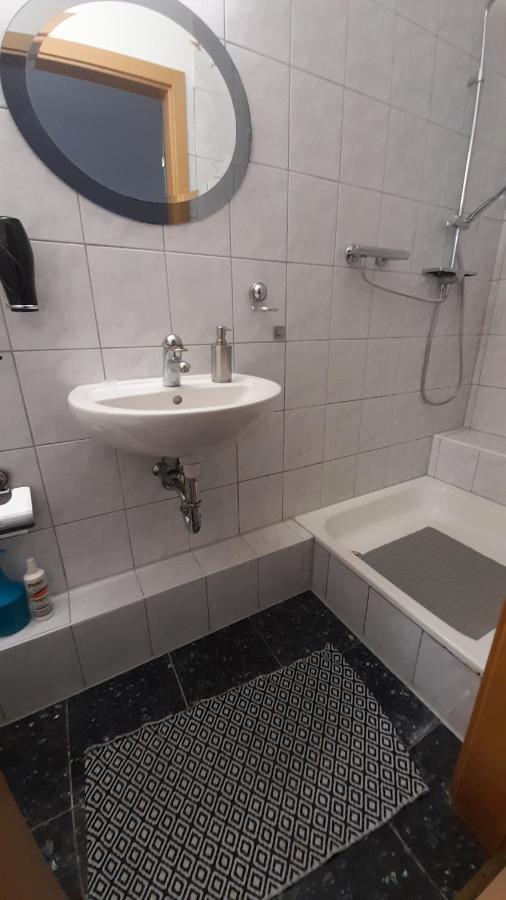 Schone 2Raumwohnung In Perfekter Lage Monchengladbach Luaran gambar